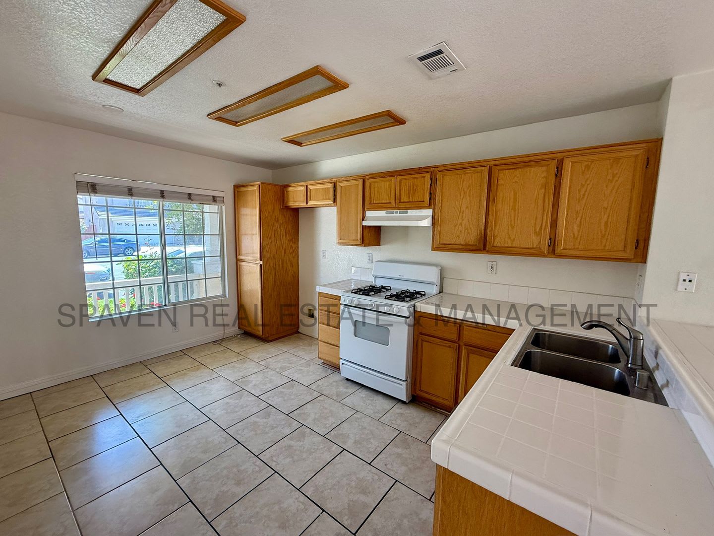 Two Story Orangecrest Home – photo 3