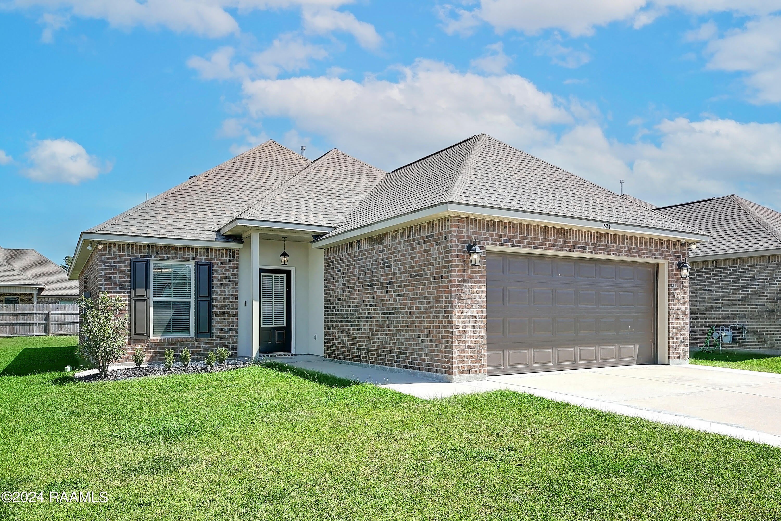 524 Elwick Drive – photo 2