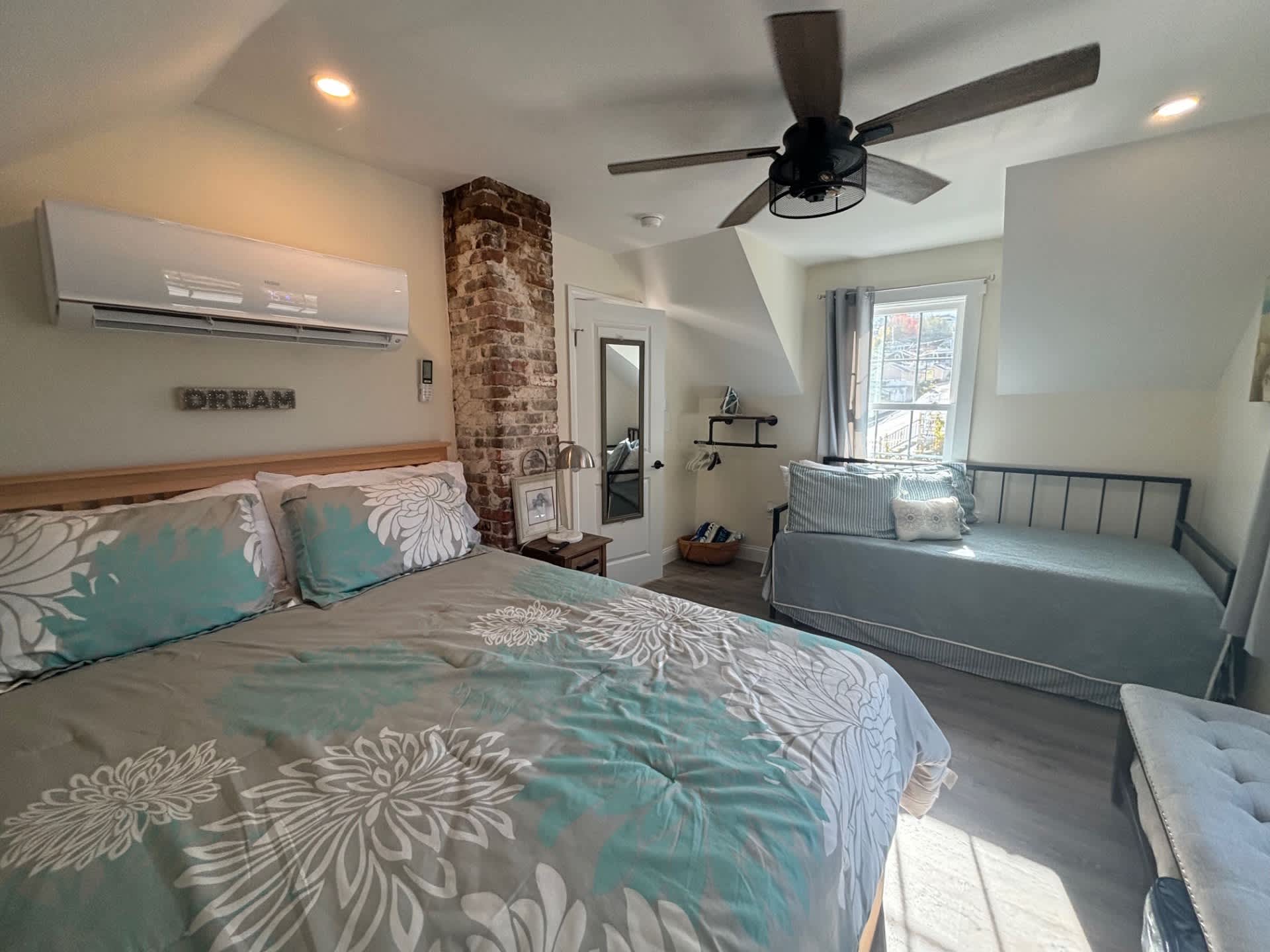1 Simpson Avenue – photo 1
