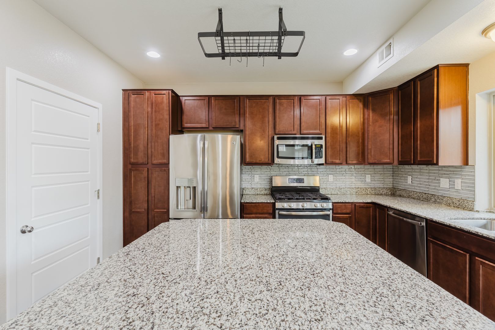 Immaculate 5Bedroom Like New In The Meadows – photo 5