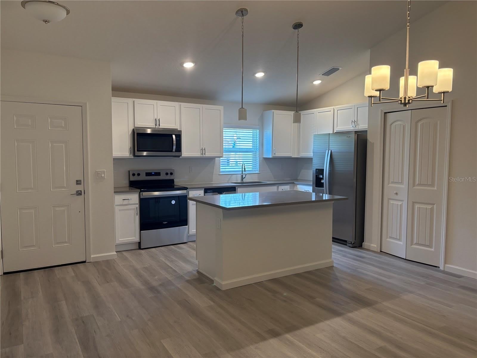 72 LANCELOT Drive – photo 3