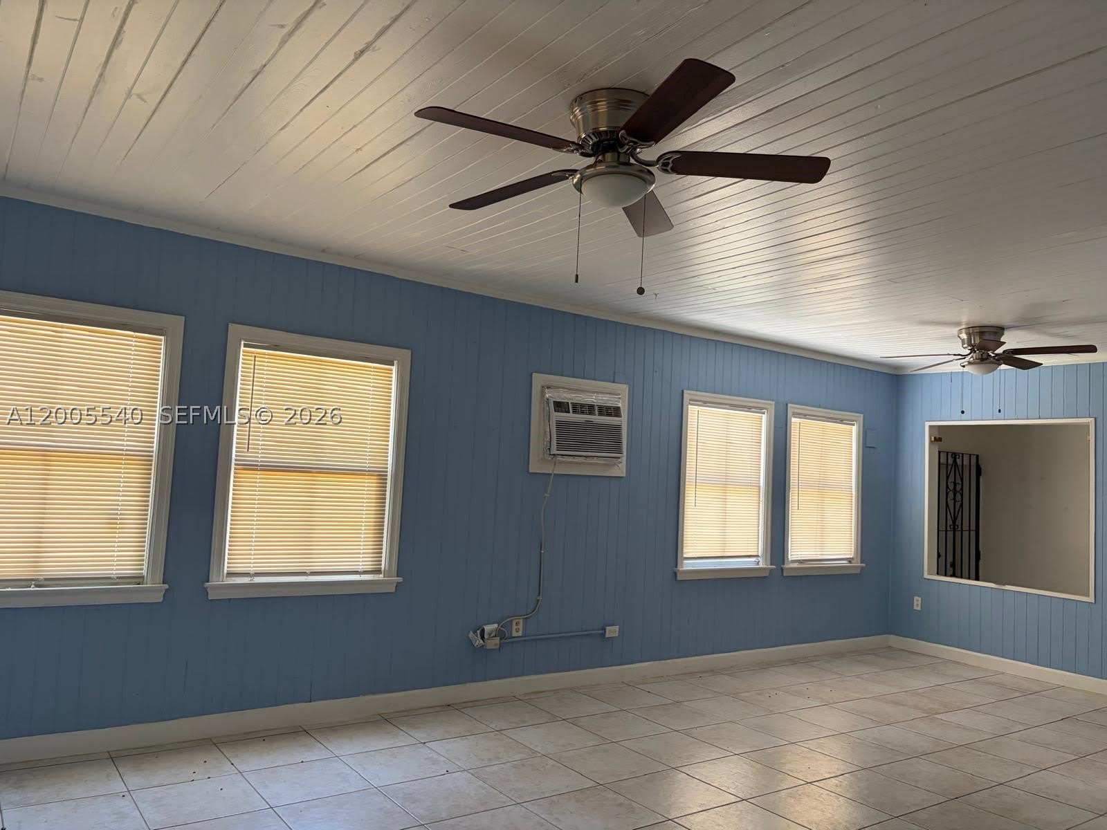 2835 SW 37th Ct – photo 2