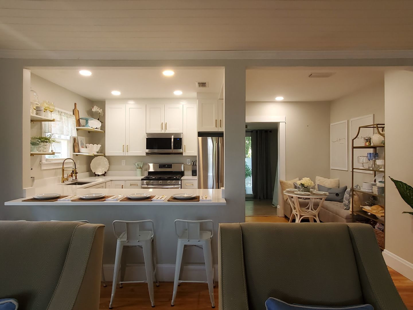 Beachside Bungalow Fully Furnished Garage – photo 3