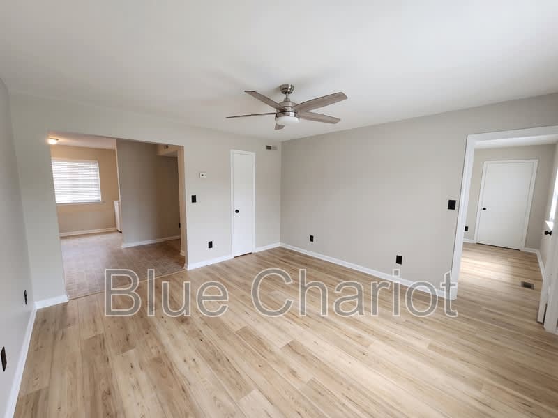 708 Ellington Street – photo 4