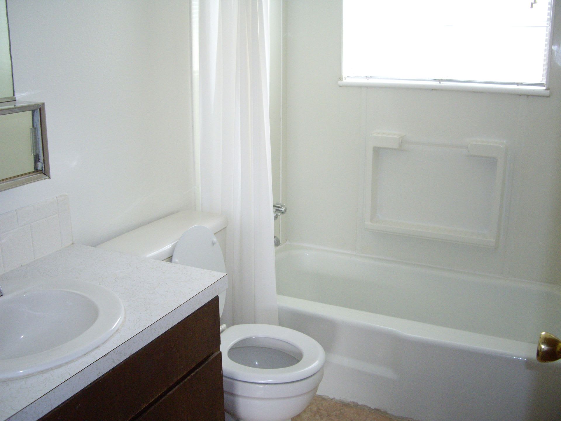 Beautiful 2 Bedroom Town Home – photo 5