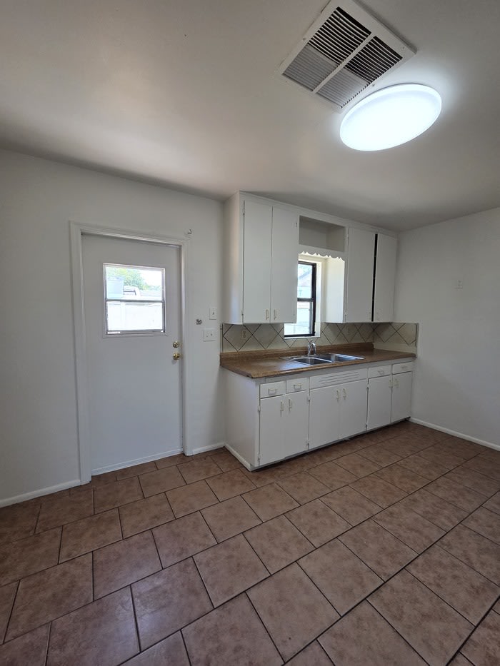 319 South Hobson – photo 5