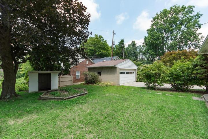 Worthington Schools, Wilson Hill, 3BR Home, fenced in yard, 2 car garage – photo 4