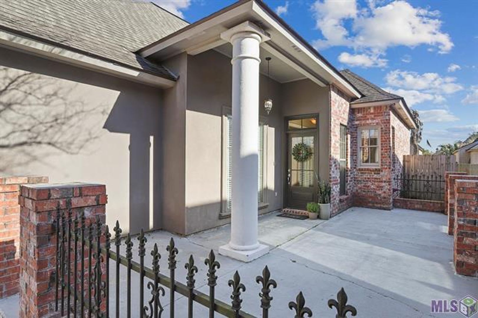 Spacious 3 Bedroom Home In Desirable Manchac Commons – photo 2