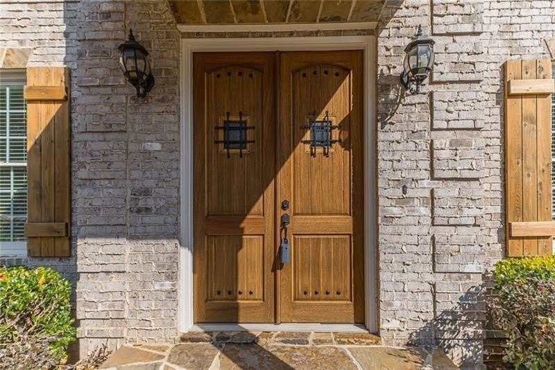 1106 DEVINE Circle NE – photo 2