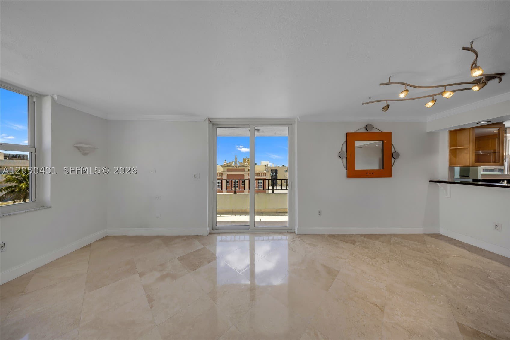 720 COLLINS AV – photo 2