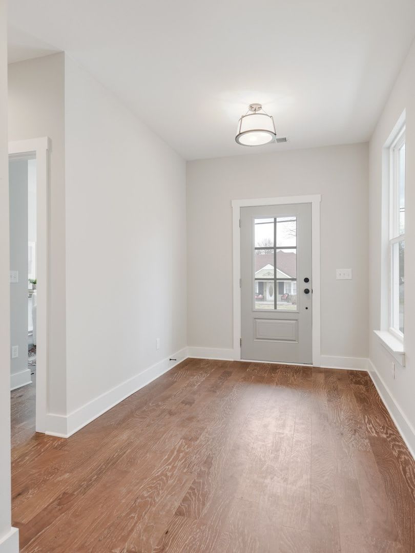 Beautiful Charlotte Park Townhome With Two Car Garage – photo 2