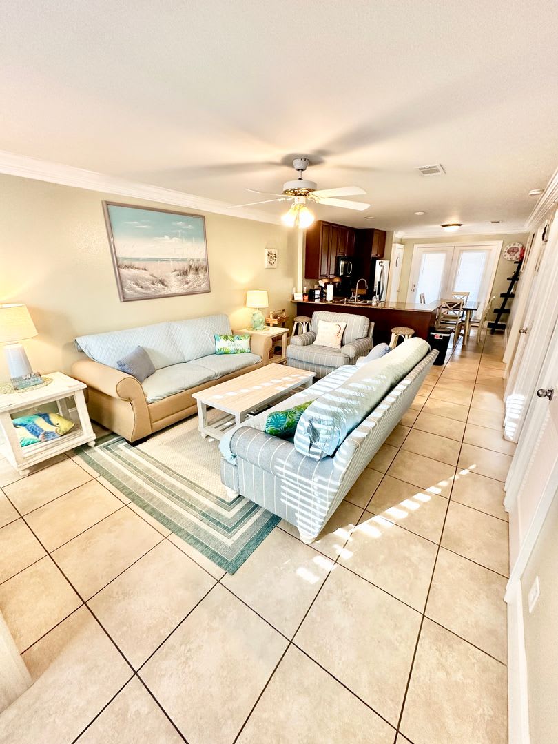 Furnished 2 bedroom condo 1 block from the beach w/ community pool! – photo 4