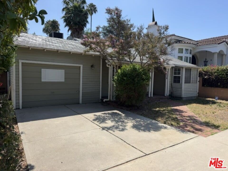 5136 Noble Ave – photo 1