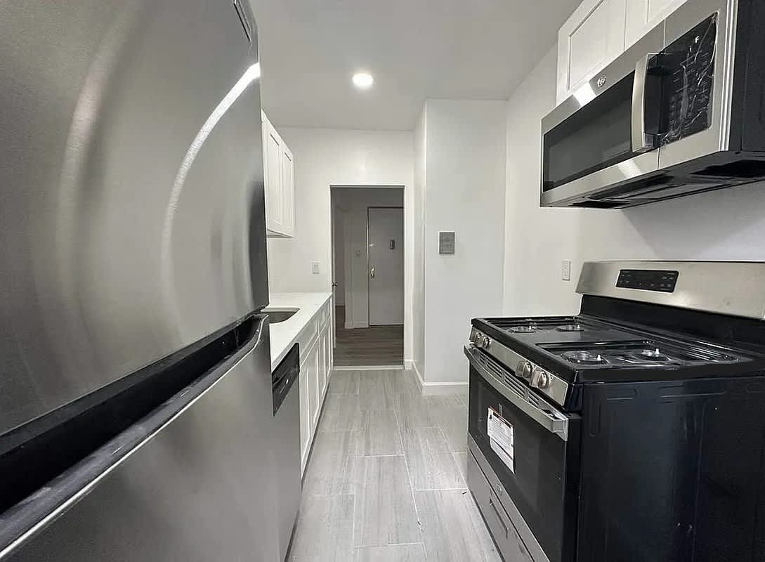 560 Audubon Ave – photo 5