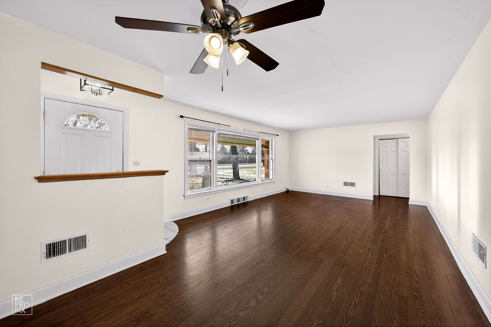 Gorgeous 3 Bedroom Home In Mount Prospect – photo 4