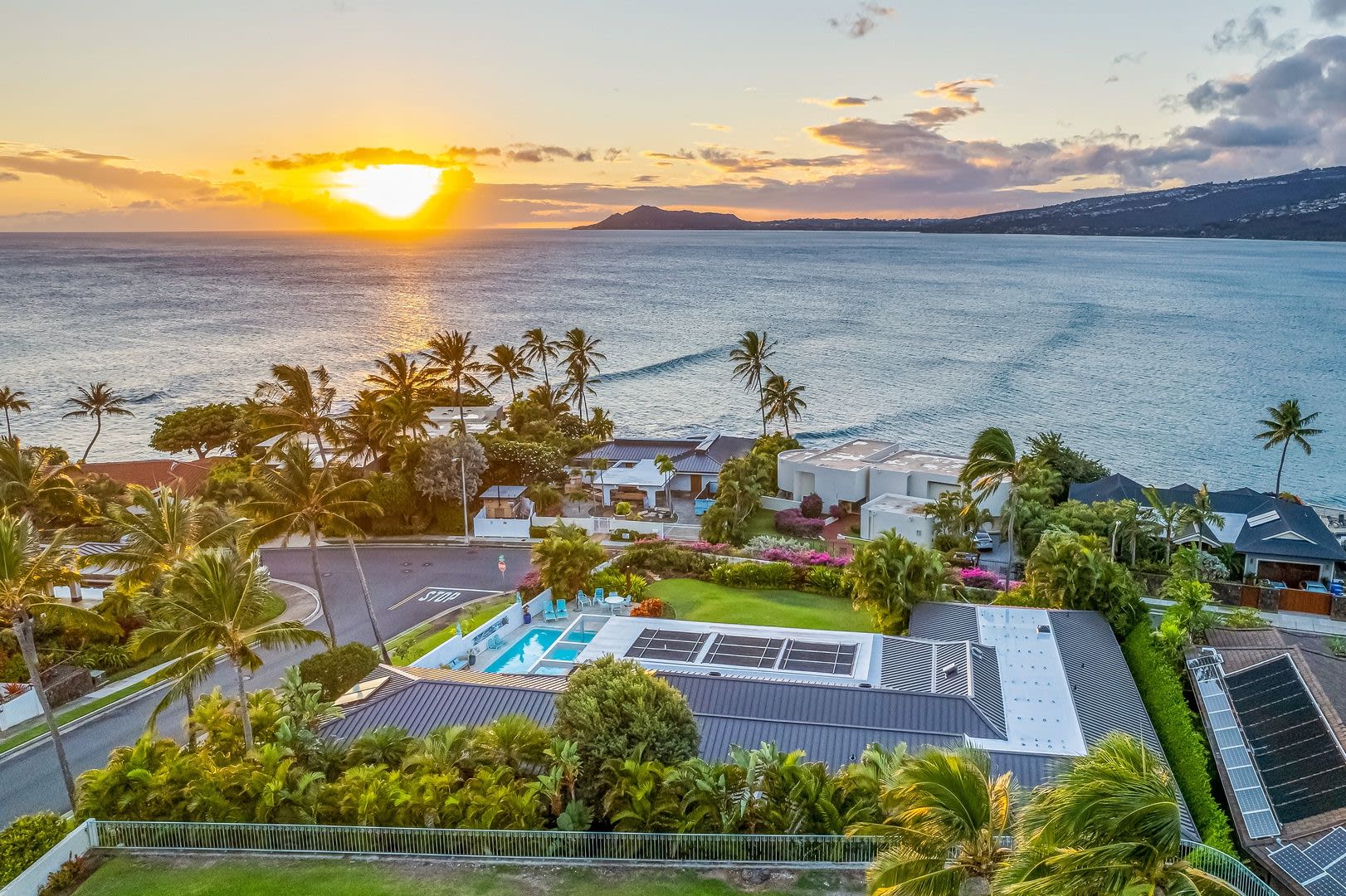 Exquisite haven in prestigious Portlock! AC, Ocean Views, Pool, Hale Ola – photo 2