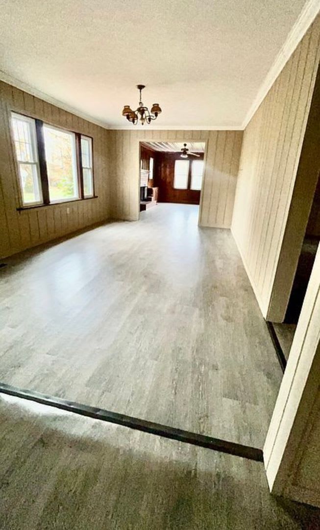 Spacious 3 Bed, 2 Bath Home with Basement, Garage & Large Yard in Cave City! – photo 3