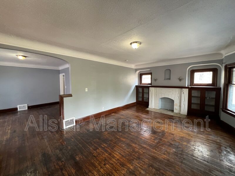 3257 E 139th Street – photo 4
