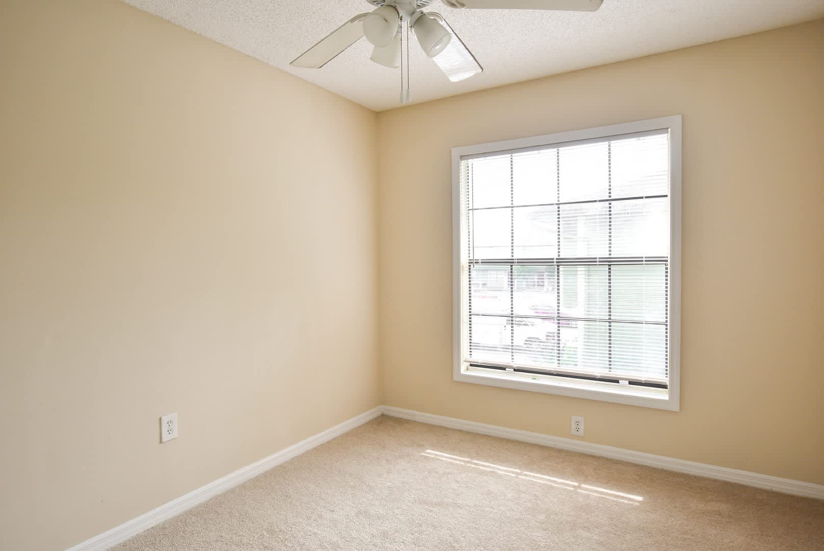 Amazing 3 Bed 2.5 Bath Unit For Rent in Winter Park, FL! – photo 3