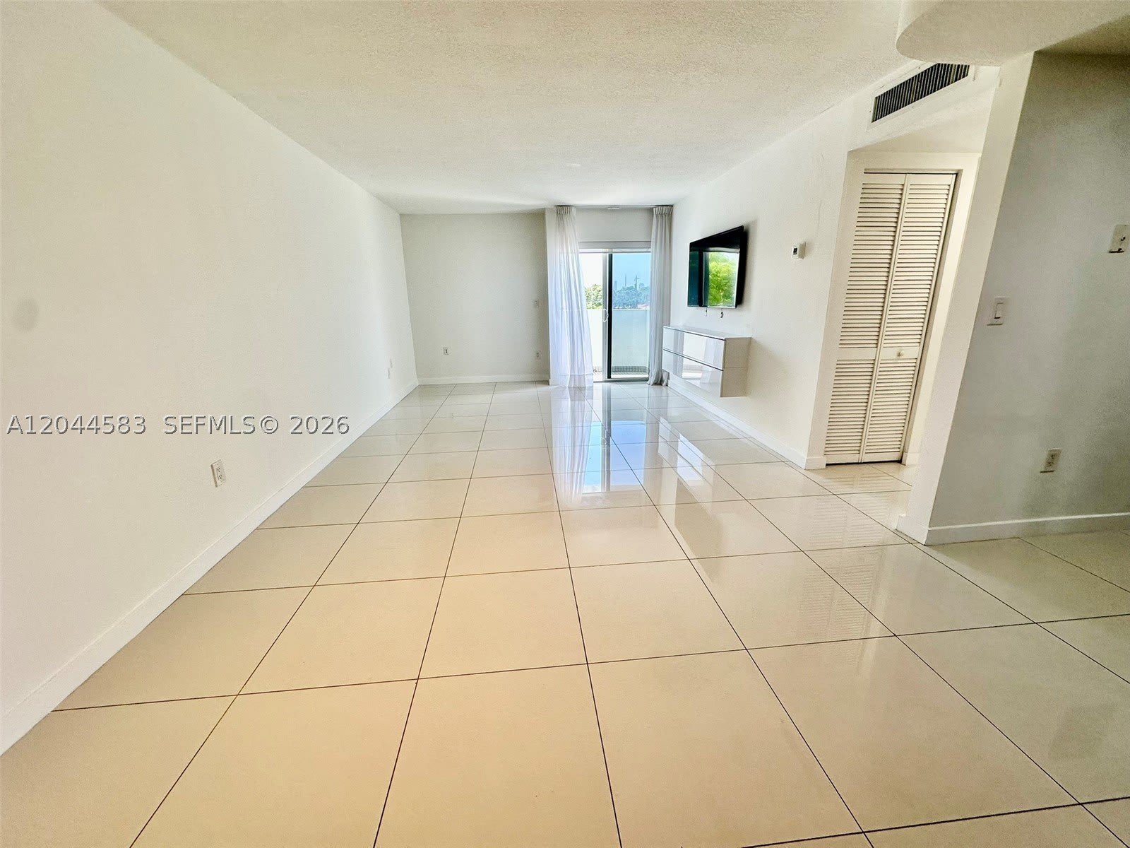 411 SW 37th Ave – photo 2
