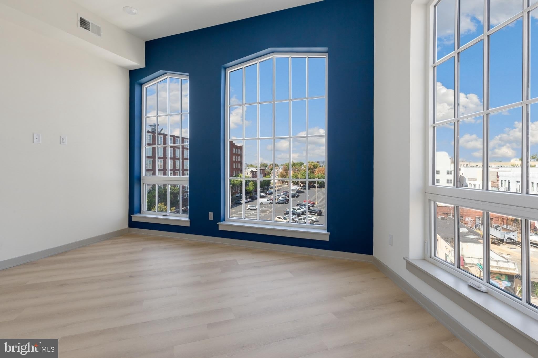 689 N BROAD Street – photo 2