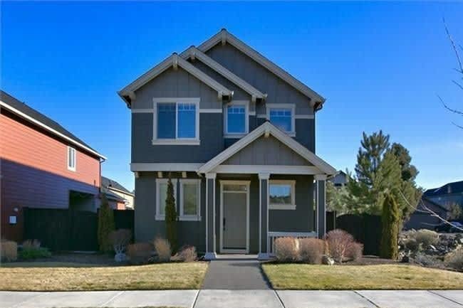 Spacious home with bonus room in NE Bend! – photo 1