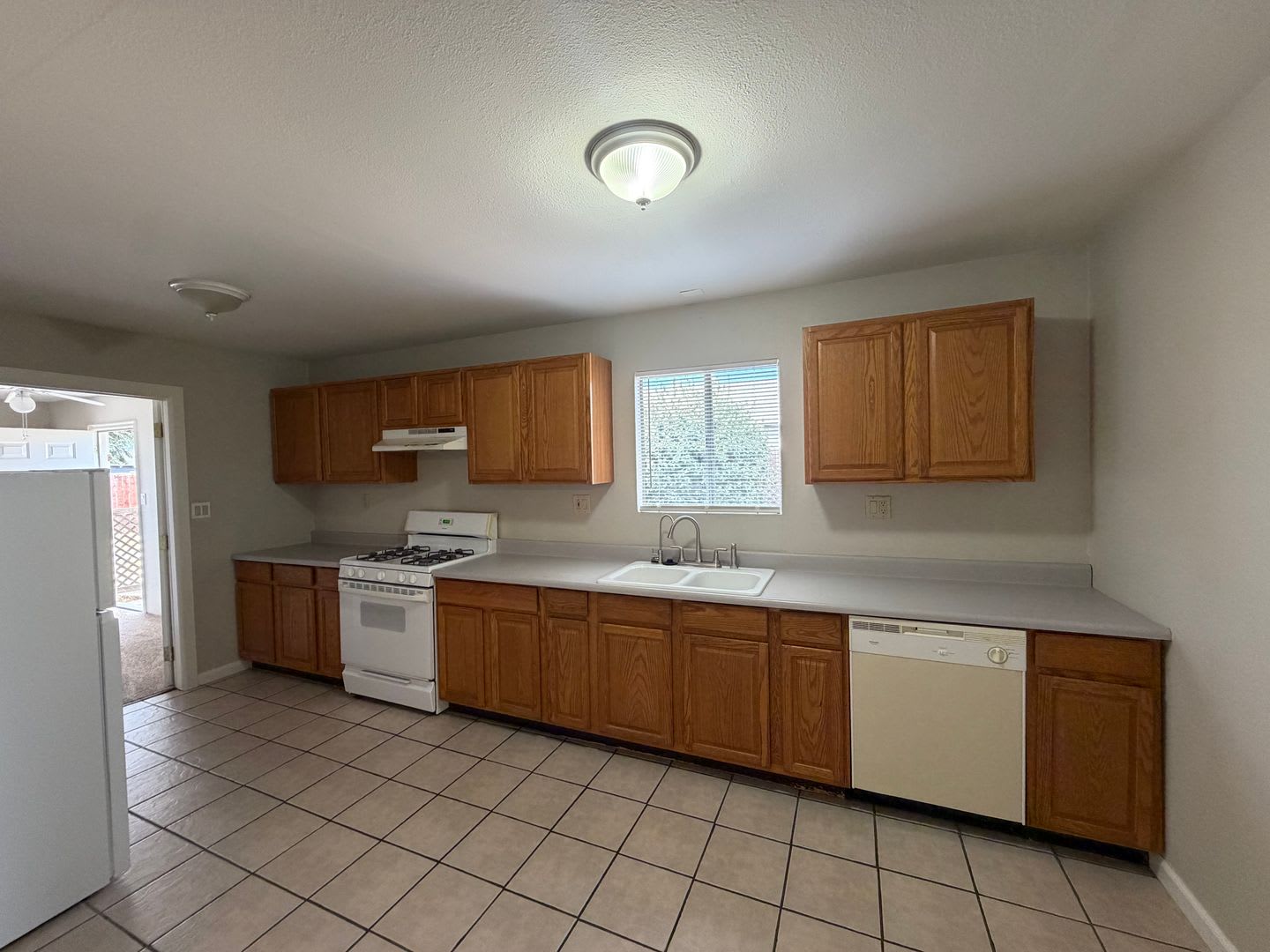 Charming home in 93308! – photo 3