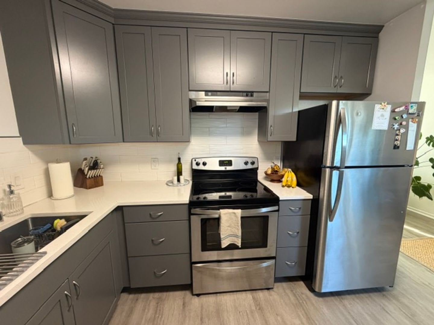 Very Clean Stylish Condo Great Location – photo 2