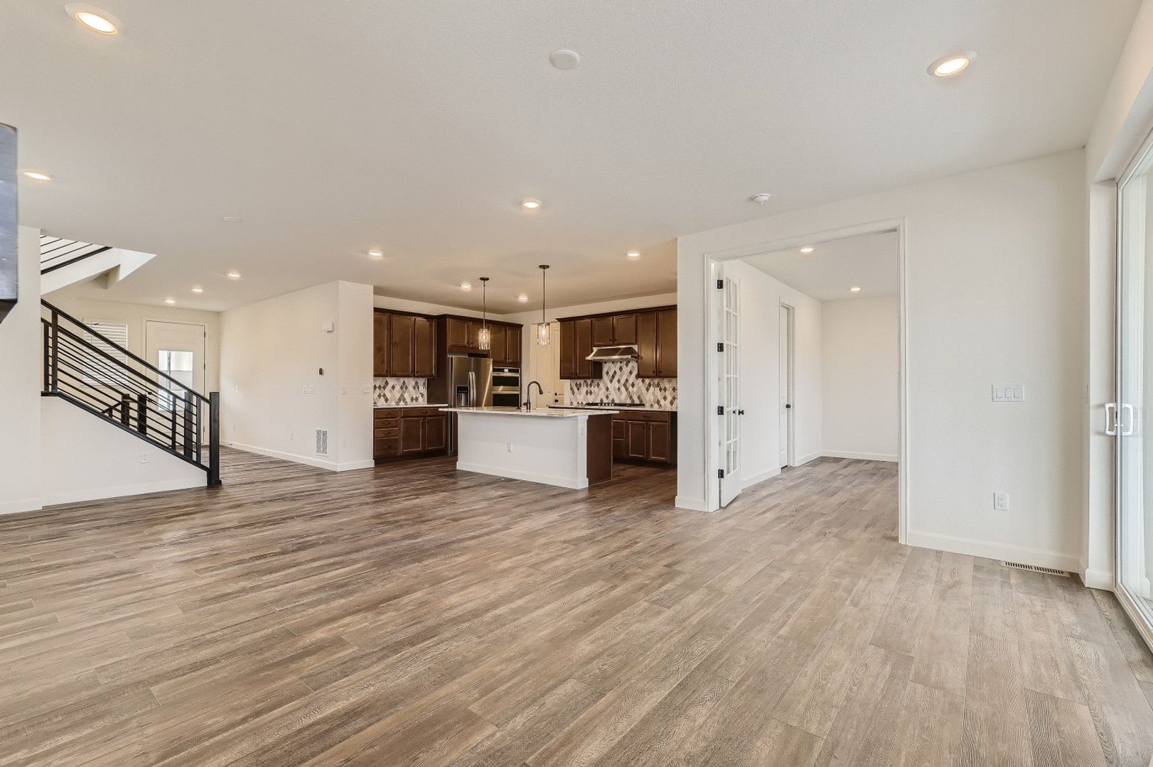 Special Offer 1 Month Rent Free If Lease By July 1St Week Beautiful Two Story Home With A Walk Out Finished Basement Is For The Perfect Family Home – photo 5