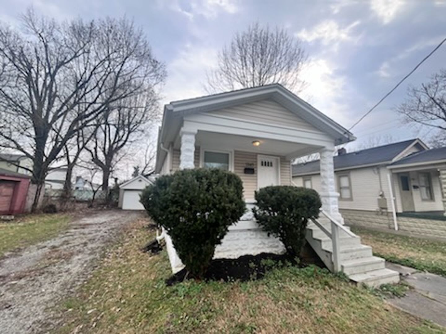 Cozy 2Br 1Ba House With Garage Leasing Special Move In By 9 15 2026 And Receive 50 Off Of Your Deposit – photo 1