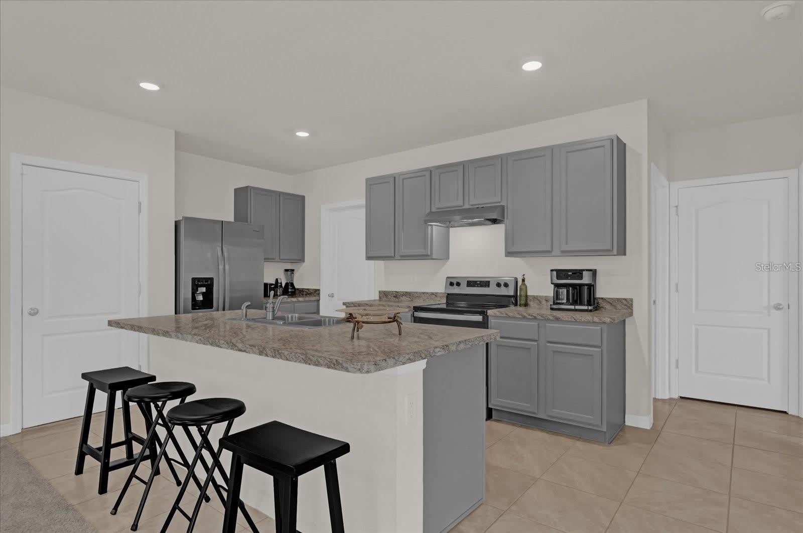 1444 BERRY Lane – photo 5