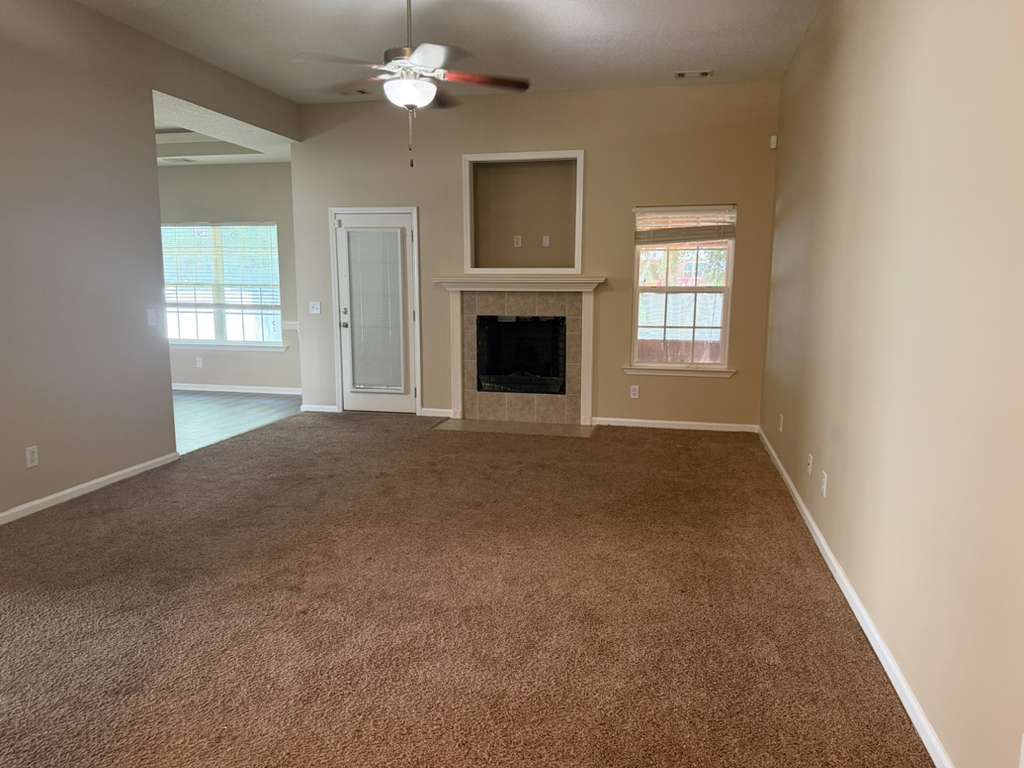 900 Rachel Ln – photo 2
