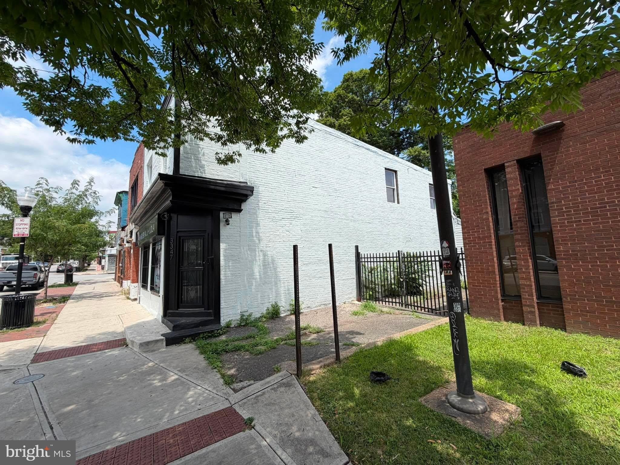 3347 GREENMOUNT Avenue – photo 2