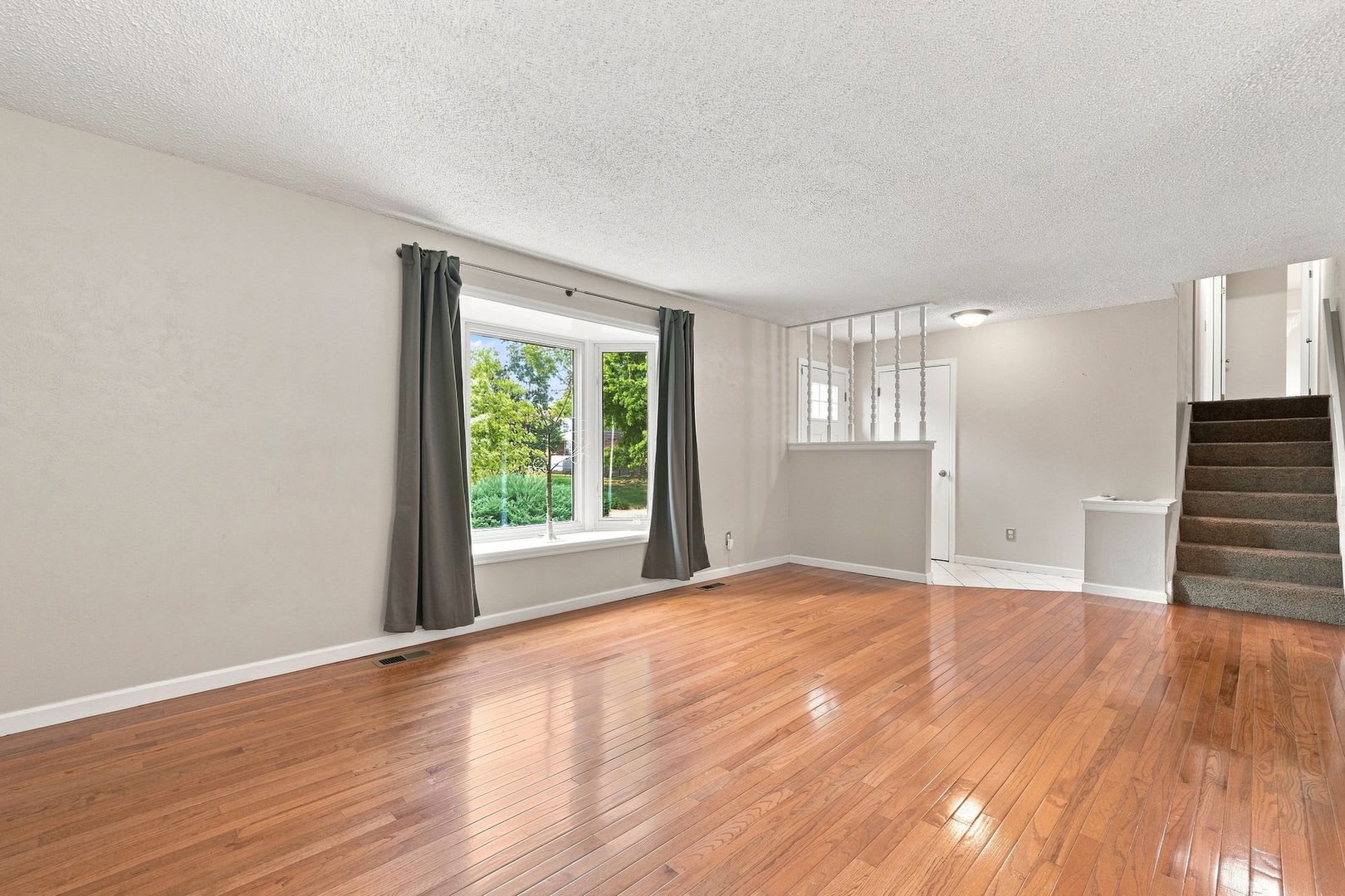 UPDATED WITH STAINLESS APPLIANCES, NEW PAINT, FINISHED BASEMENT, SUN ROOM AND PATIO! AVAILABLE NOW! – photo 3