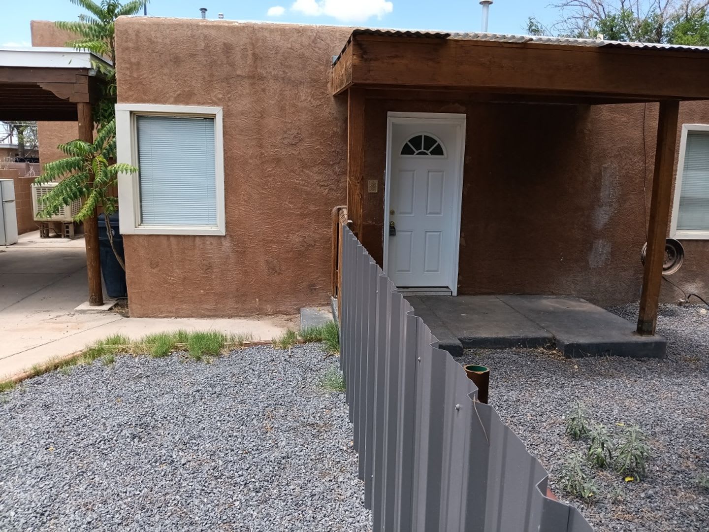 2-bedroom, 1-bathroom home located in the vibrant city of Albuquerque – photo 1