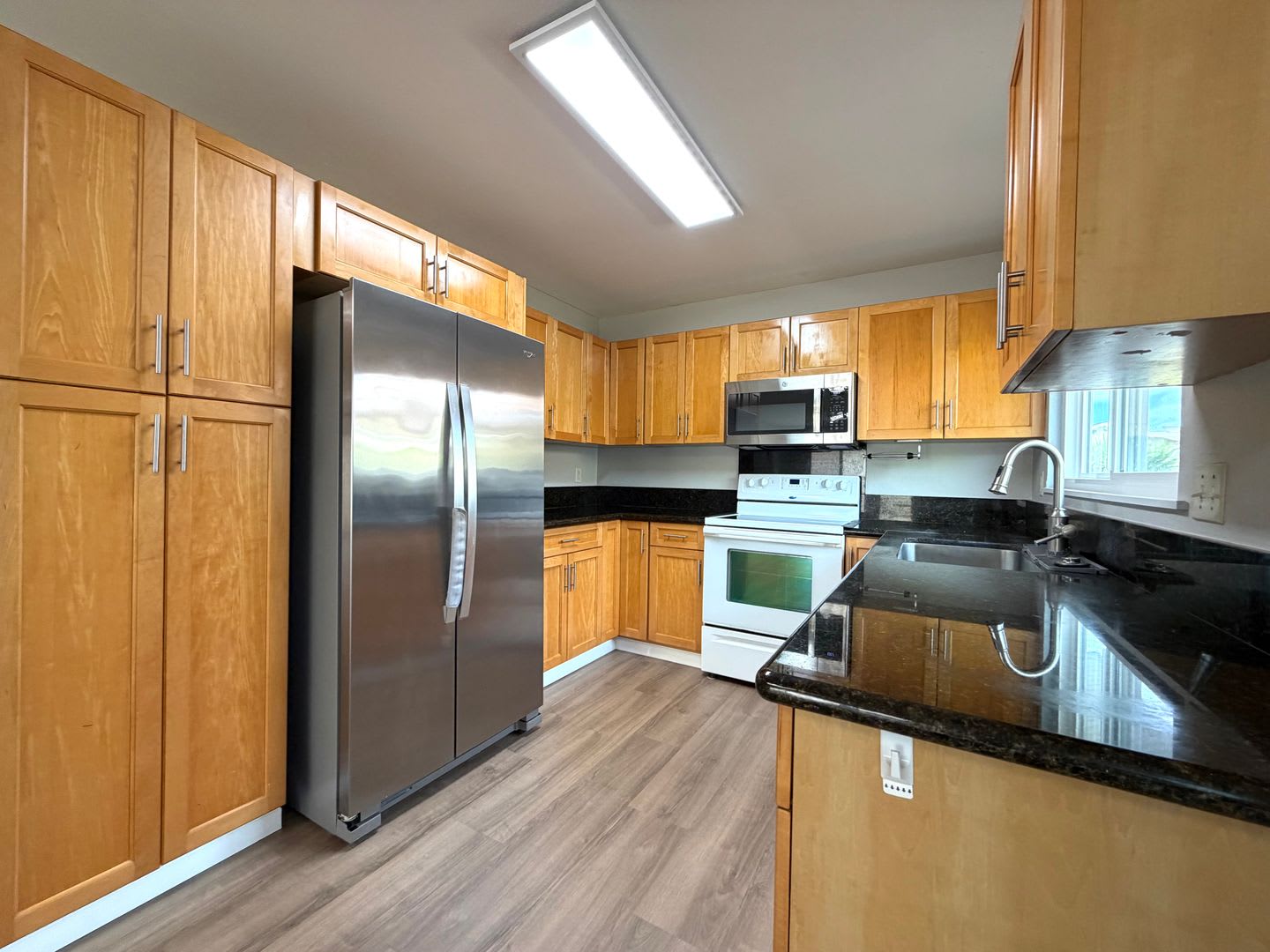 Renovated 3 Bedroom, 2 Bathroom House (Village Park) – photo 2
