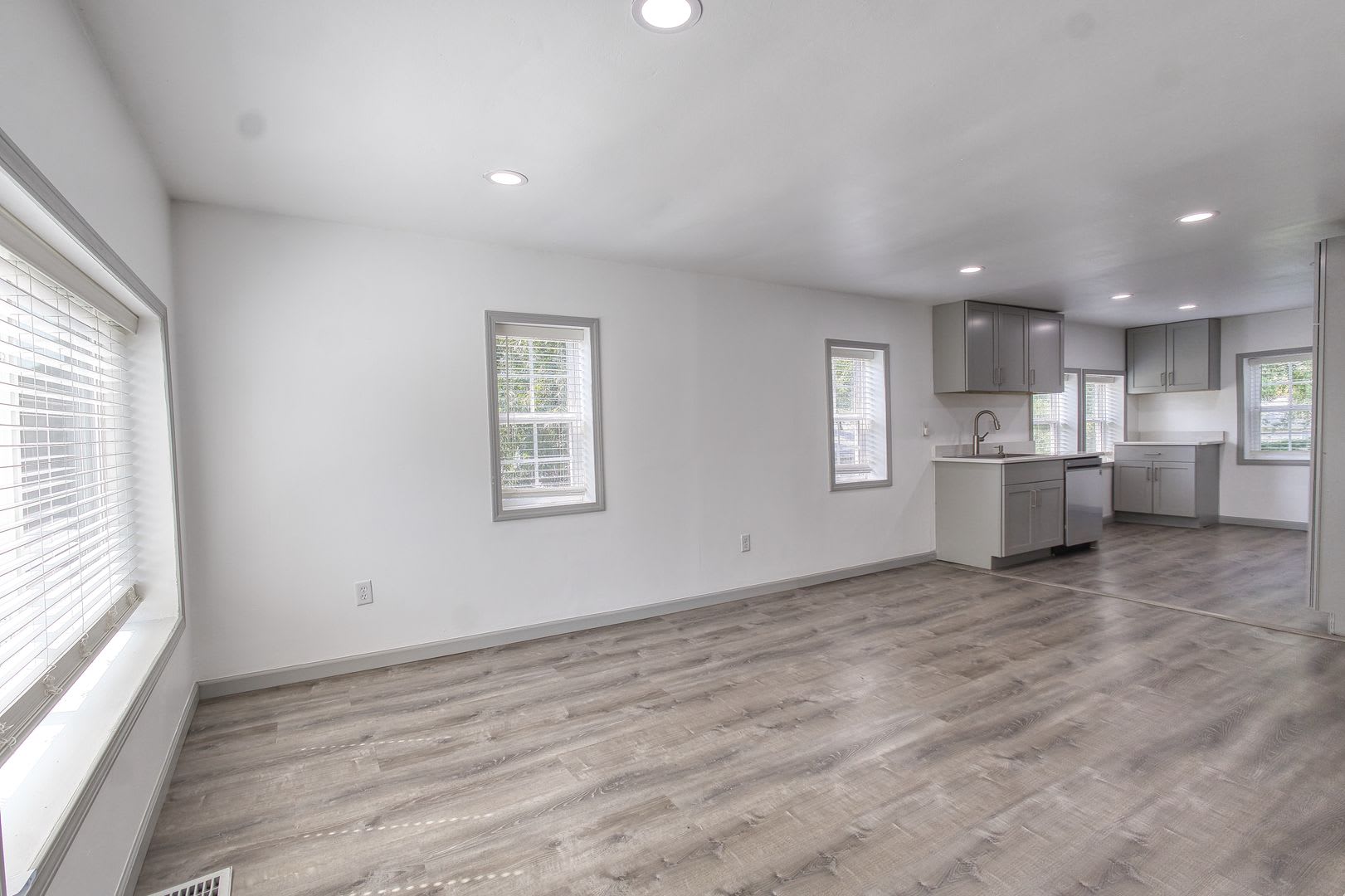 Modern 3 Bed Home With Smart Features Premium Upgrades – photo 2