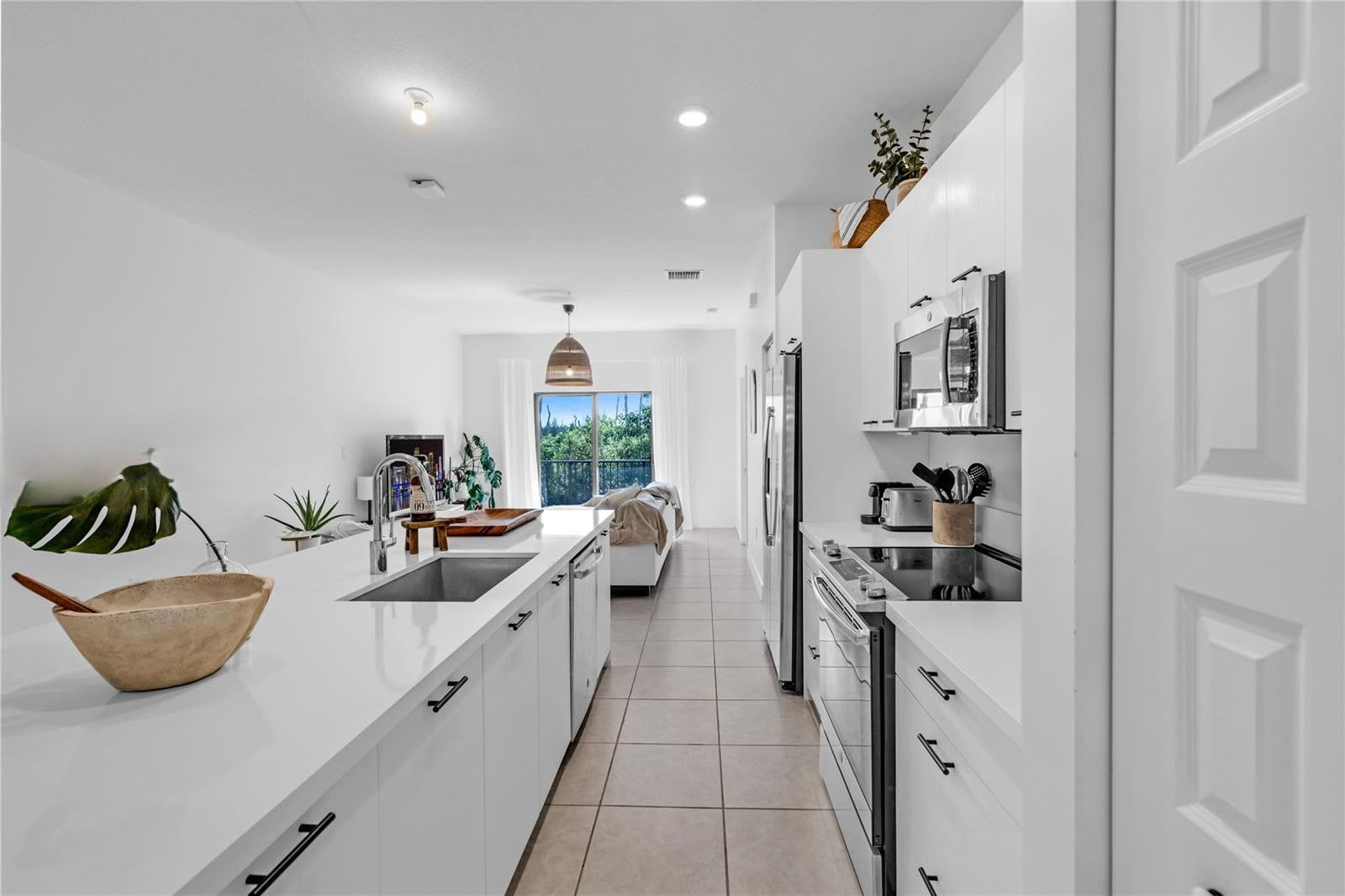 8175 Northwest 104th Avenue – photo 1