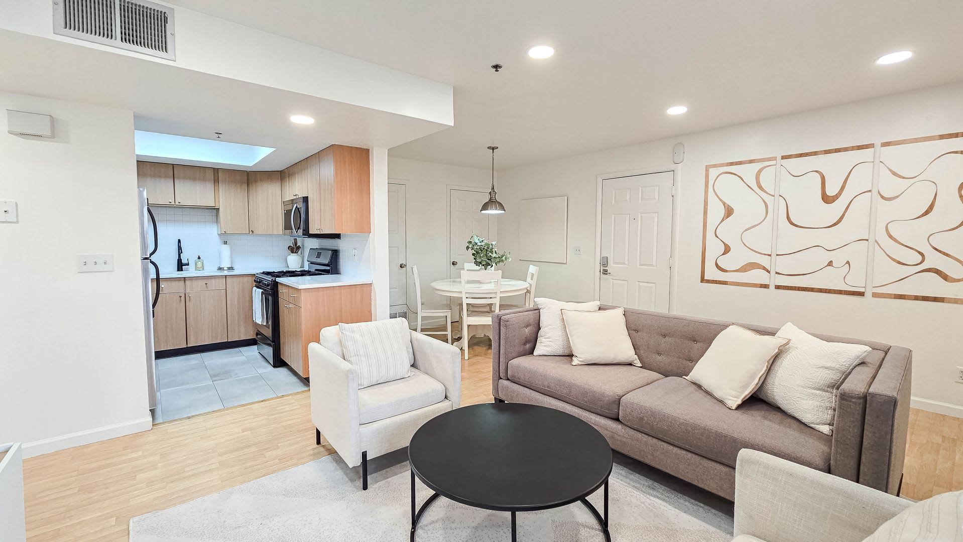 Furnished Apartment! – photo 1