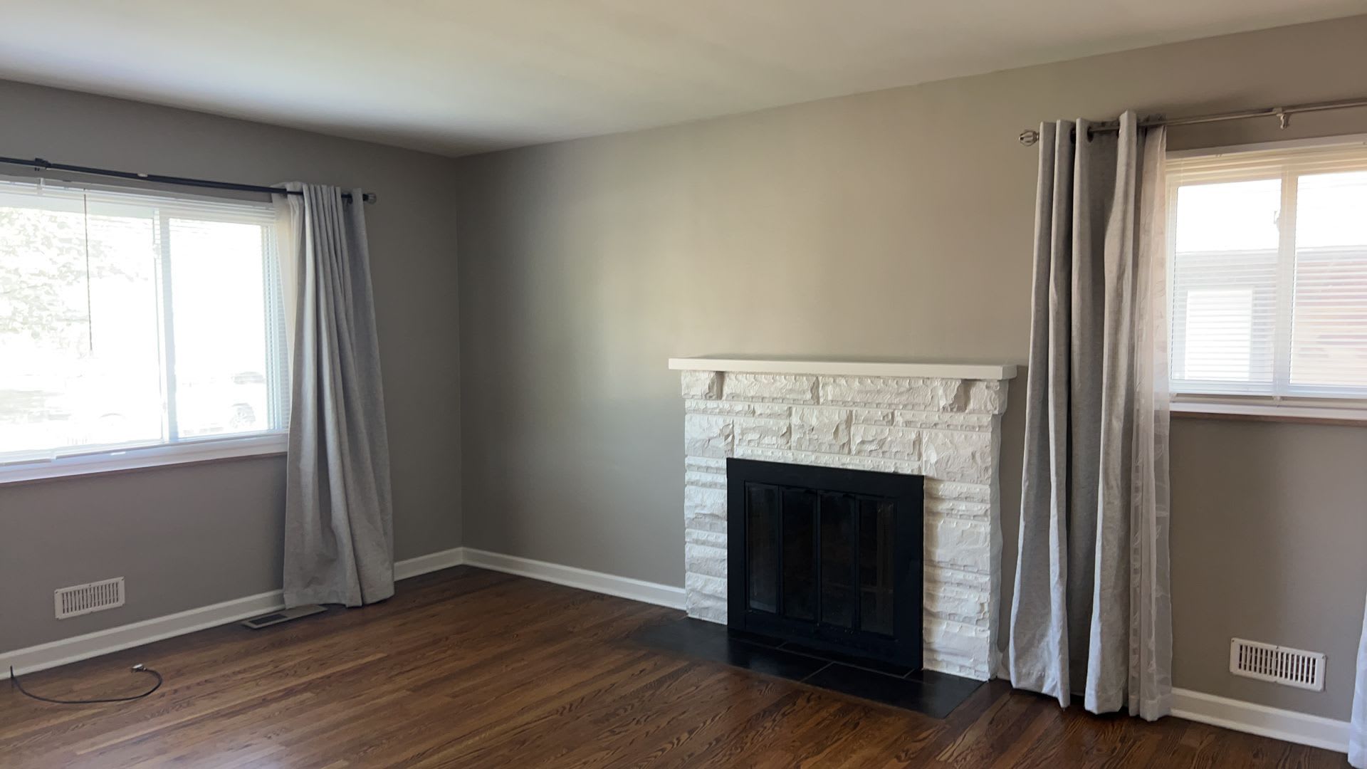 3 Bed, 1.5 Bath Single Family Home – photo 3