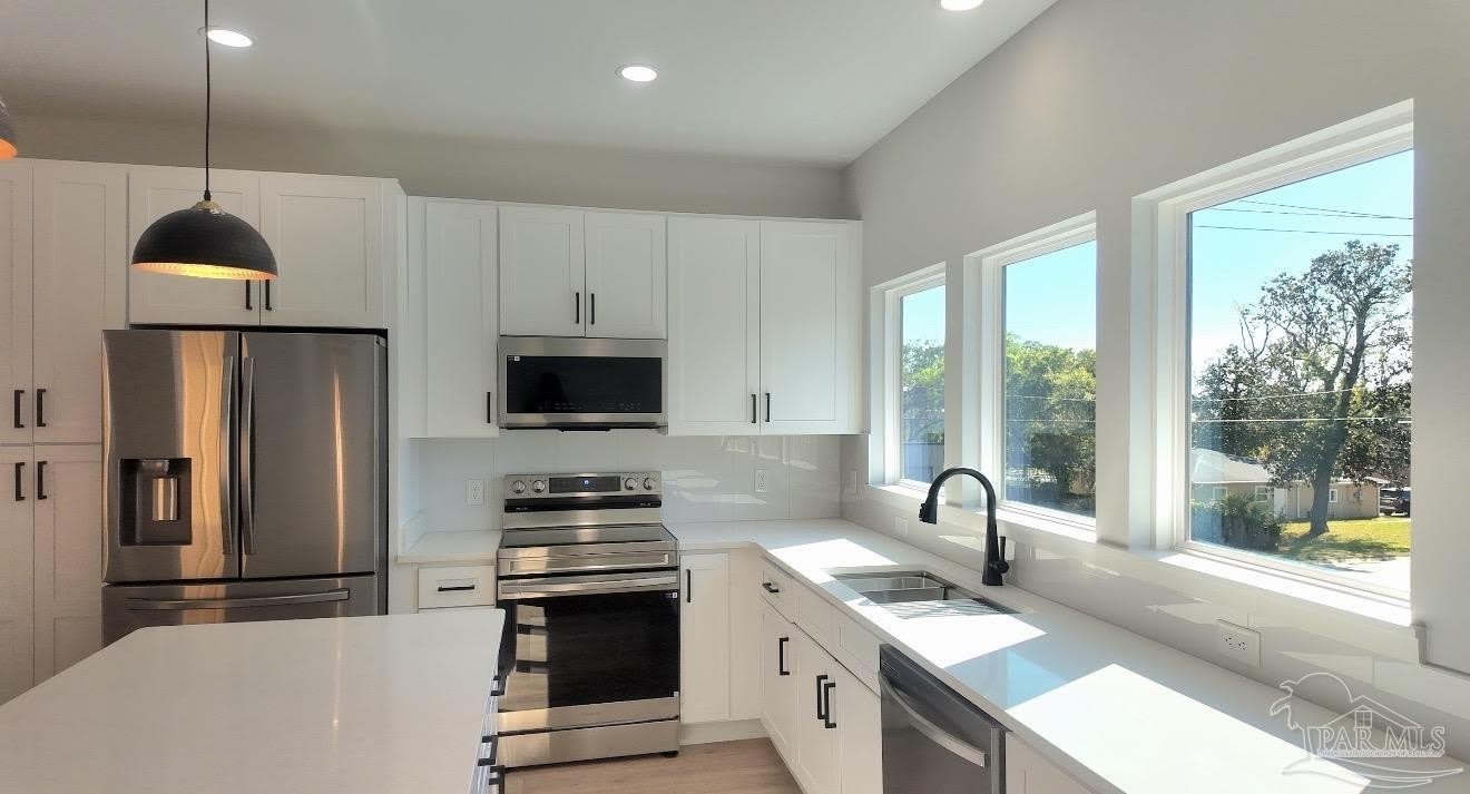 309 N Pace Blvd – photo 1