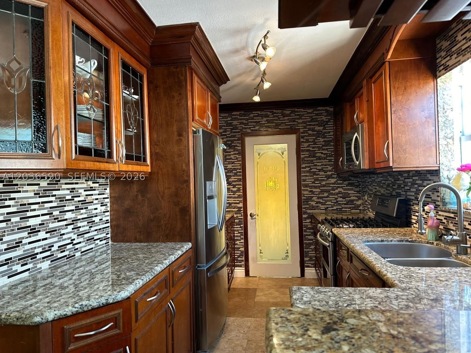 707 SW 3rd Ave – photo 4