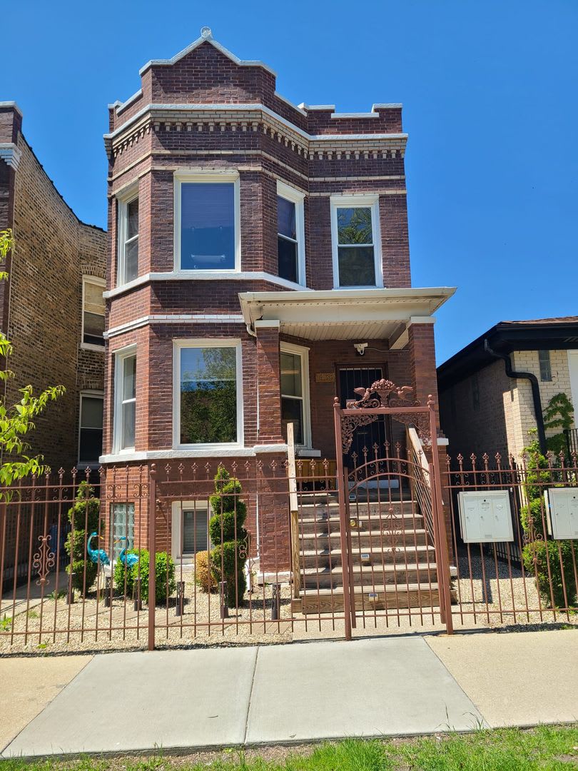 Humboldt Park Apartment – photo 2