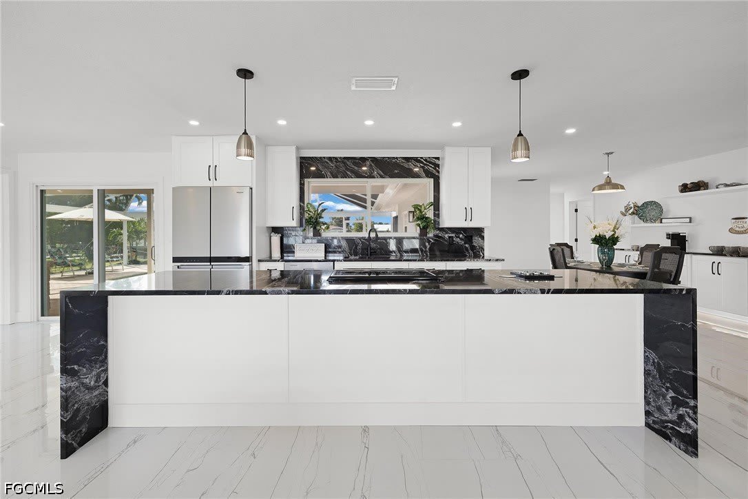 4930 Edith Esplanade – photo 5