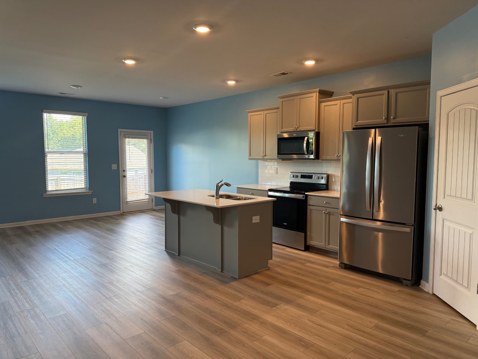 2763 Jansen Avenue – photo 4