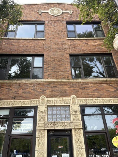 919 W Irving Park Road – photo 1