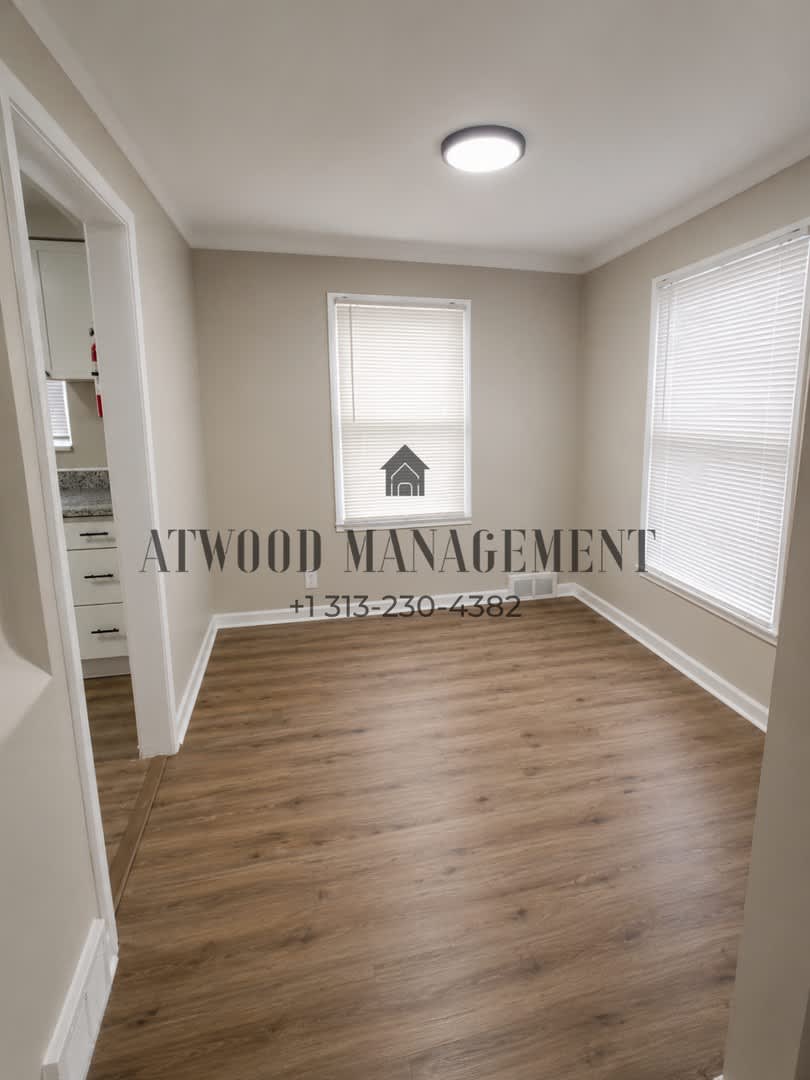 This beautifully updated 3-bedroom, 2-bath single-family home is ready for move-in! – photo 5