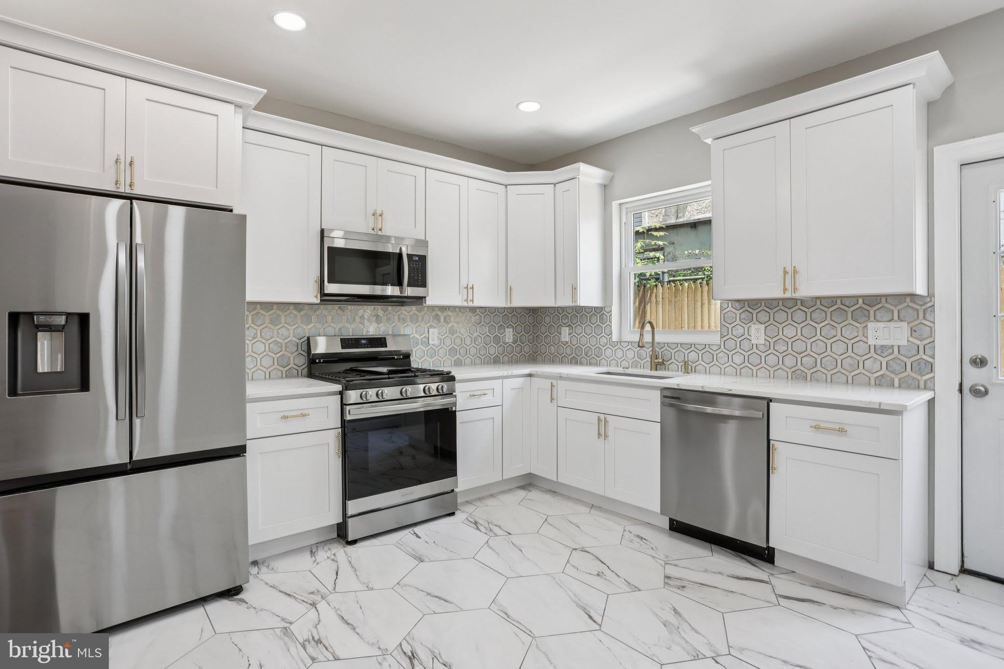 2225 N WATERLOO Street – photo 1