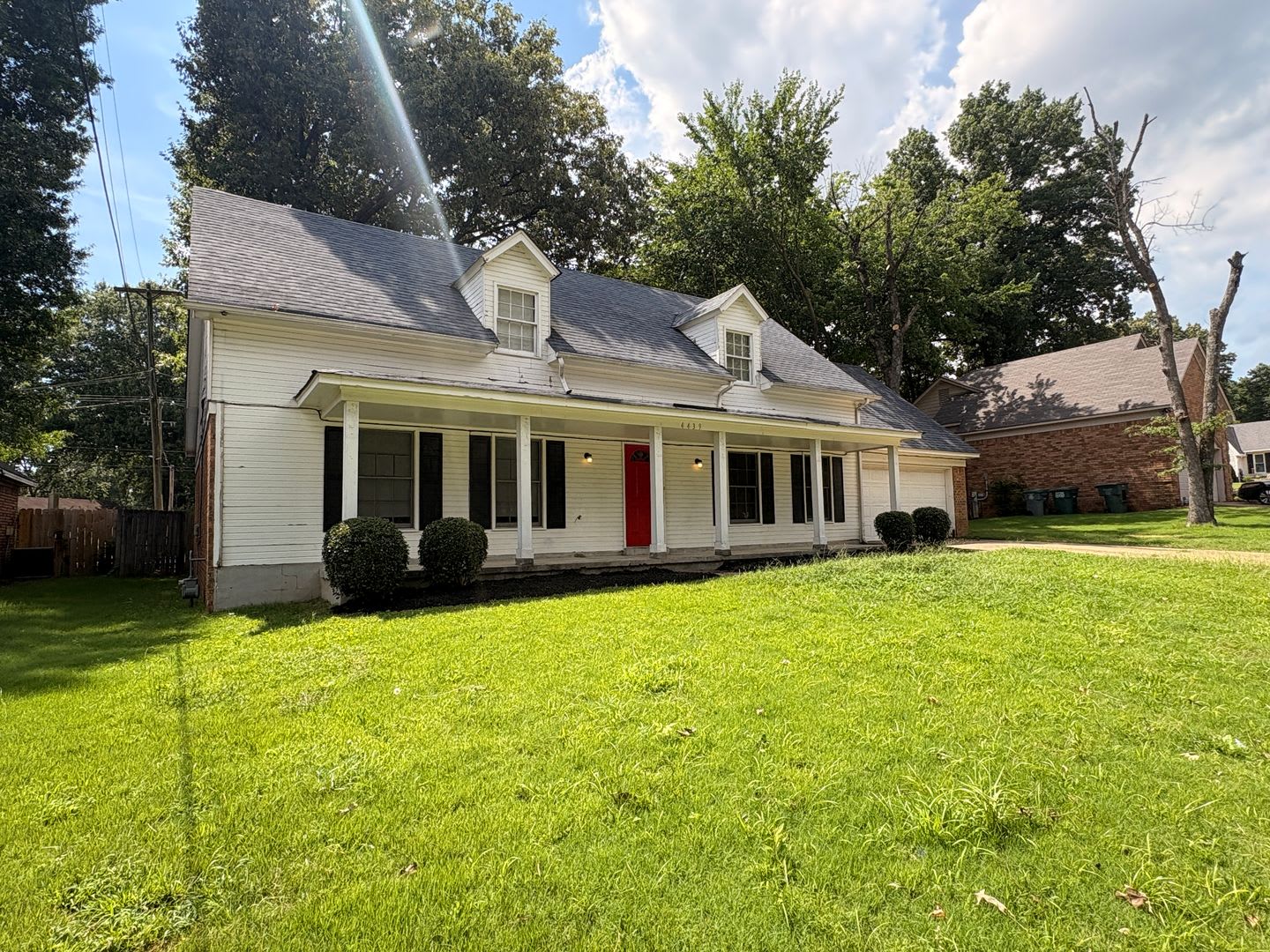 Spacious Home Freshly Painted and New Carpeted! Fully Fenced in Back Yard. – photo 3