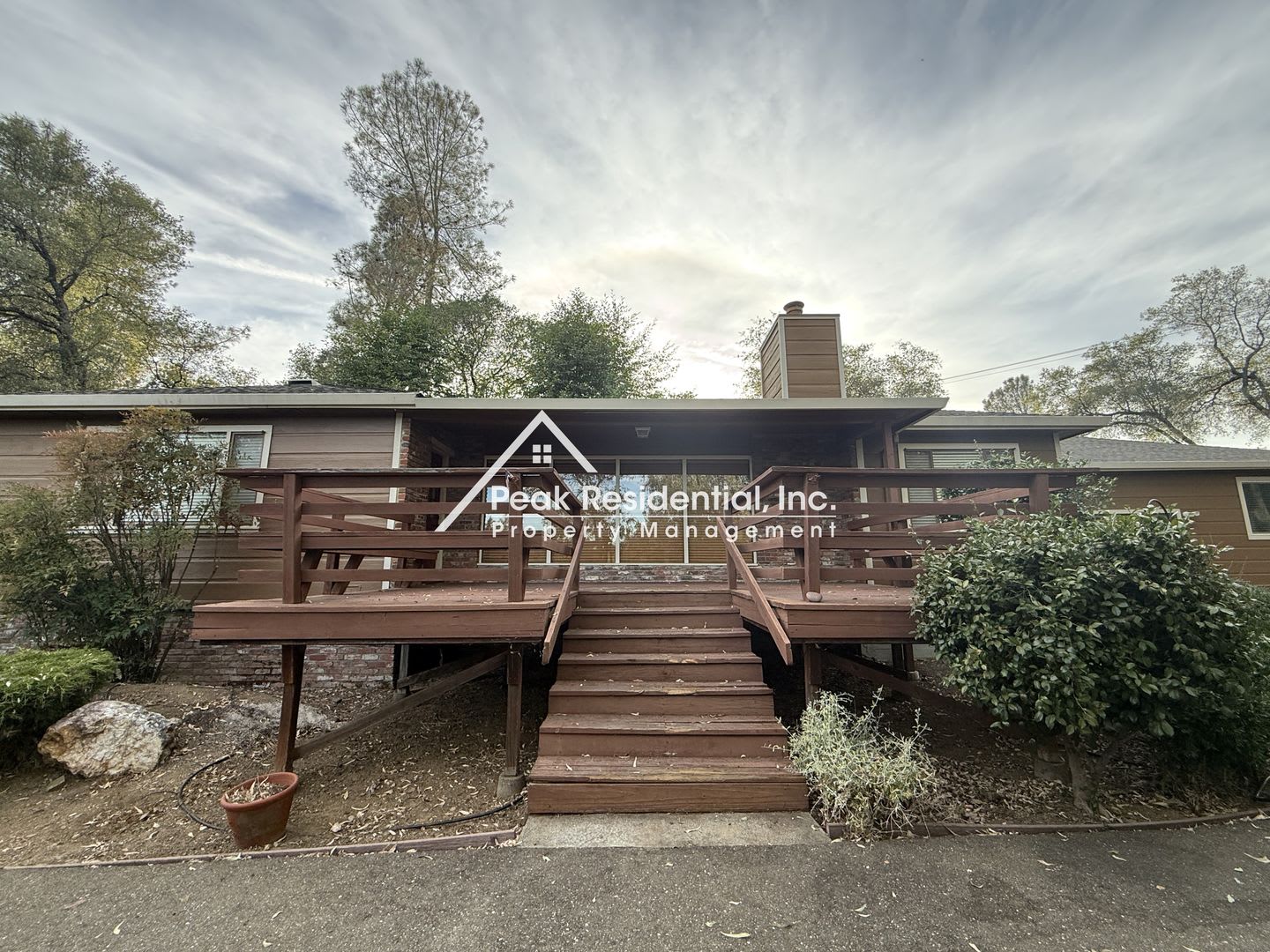 Spacious 3Bd 1 5Ba Auburn Home With 2 Car Garage Bonus Room – photo 2